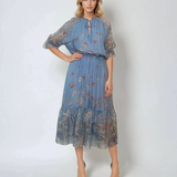 Rochie lungă din voal fluid cu volan jos și print floral albastru