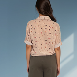 Cămașă cu legătură și print căței beige