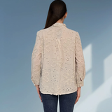 Bluză cu broderie în relief crem