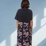 Rochie largă cu mânecă scurtă și print geometric gri