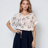 Tricou cu flori brodate și șiret în talie alb