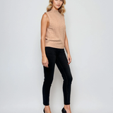 Vestă pe gât cu nasturi decorativi beige