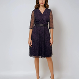 Rochie midi mov cu mâneci 3/4 din dantelă, elegantă pentru evenimente mov