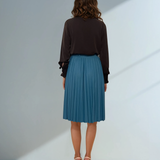 Bluză din voal cu volane la guler și mâneci maro