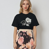 Tricou cu strasuri aplicate, print floare și mesaj negru