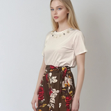 Tricou cu colier din perle și flori din tull alb