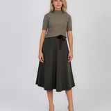 Fustă midi evazată cu buzunare kaki HL240