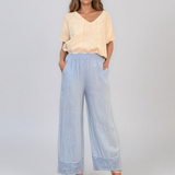 Pantaloni din in largi cu broderie jos bleu