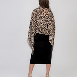 Şal cu imprimeu leopard şi franjuri off-white