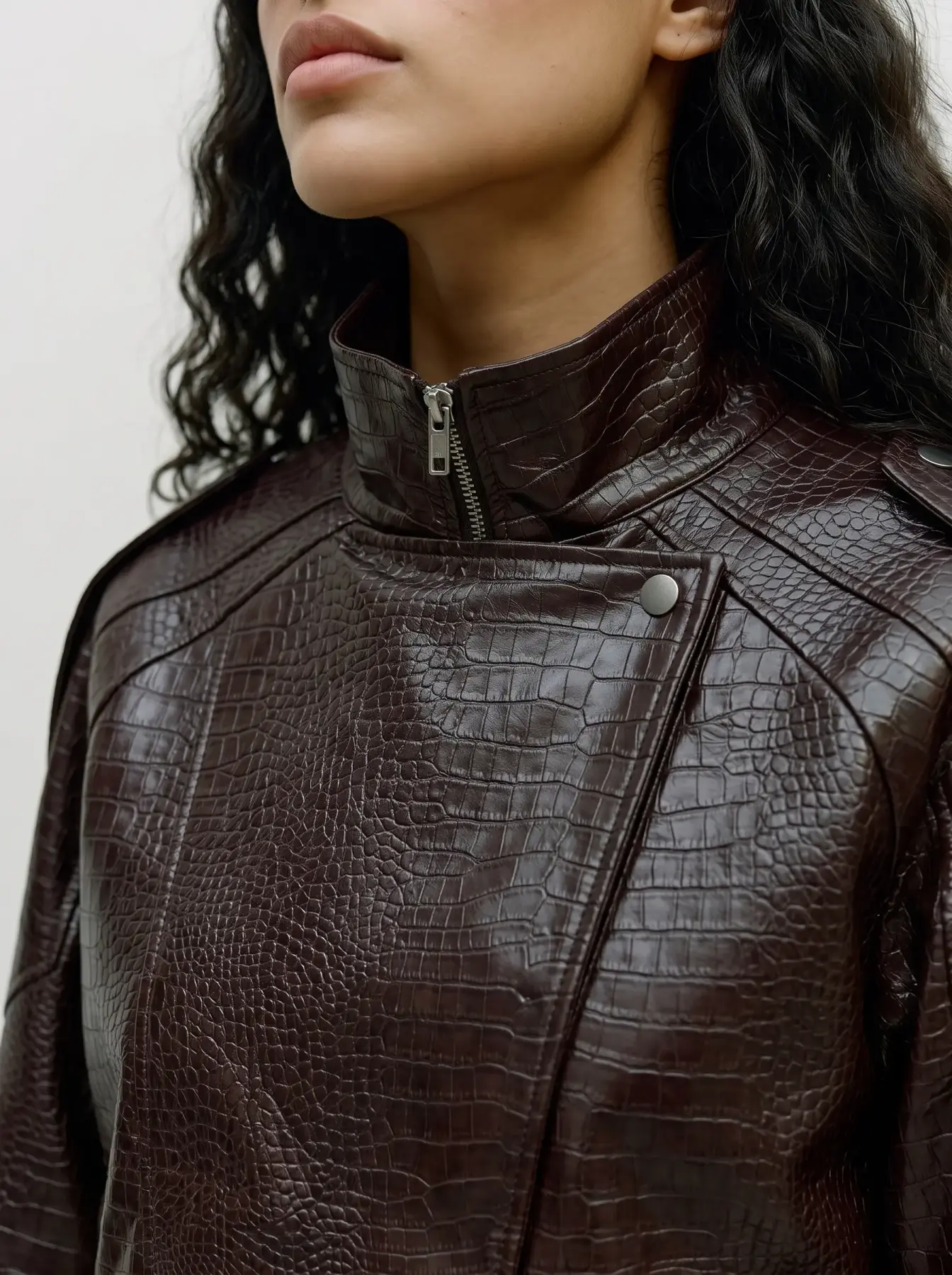 Jachetă cu textură croco şi guler înalt maro închis VERO MODA VM003
