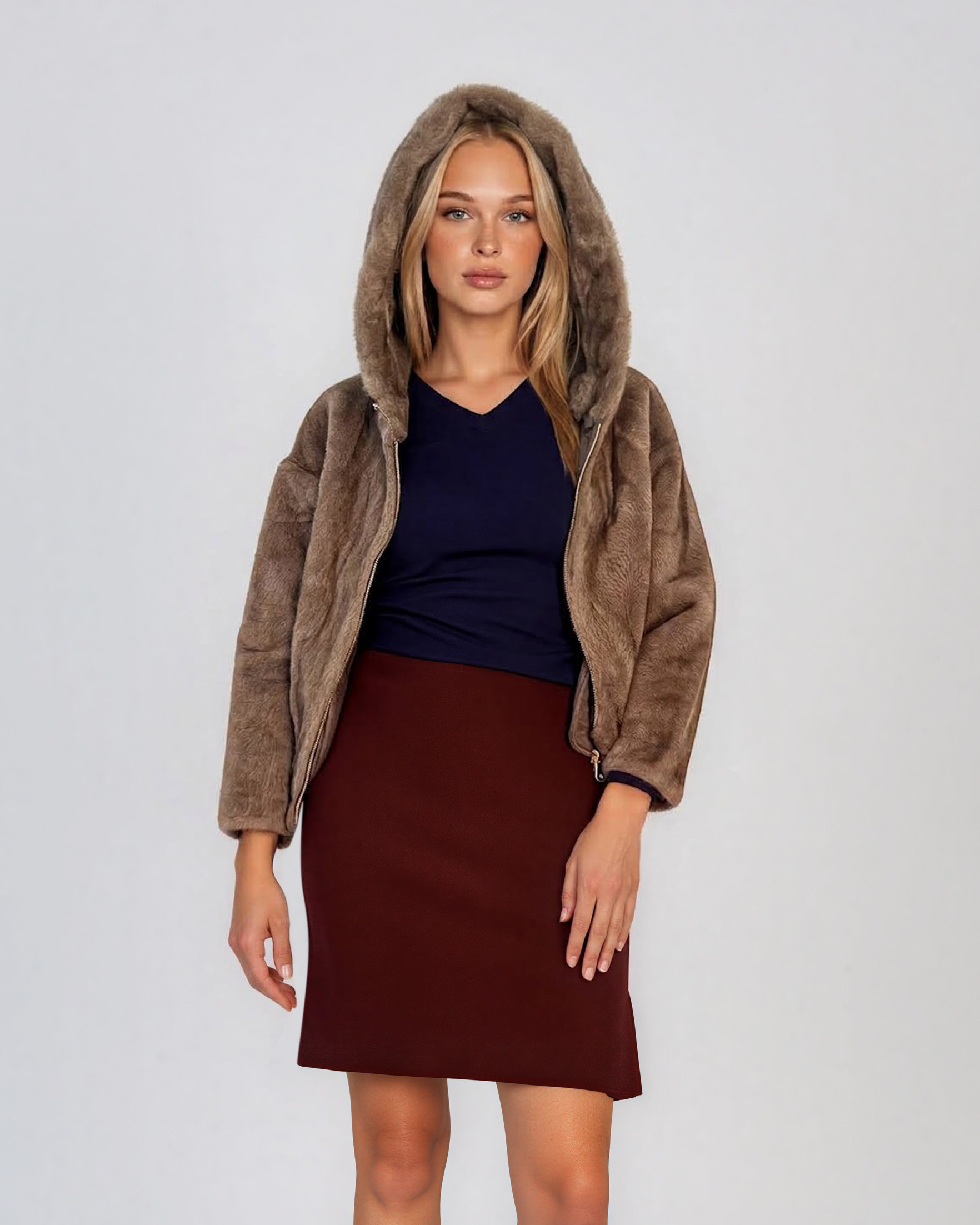Jachetă scurtă din blană artificială cu glugă beige FG388