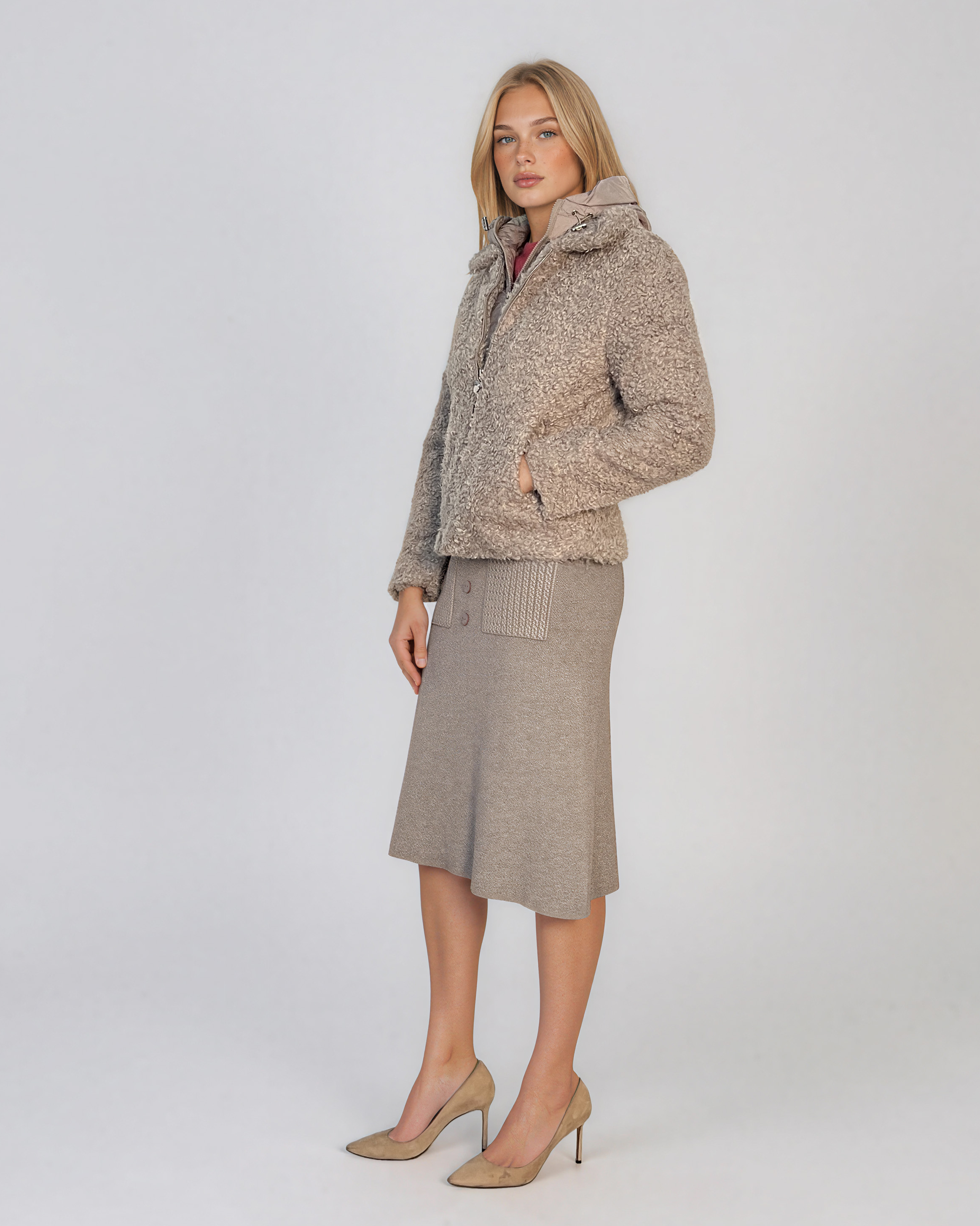 Jachetă scurtă din blană artificială cu glugă beige PN154