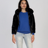 Jachetă scurtă din blană artificială cu glugă negru FG388