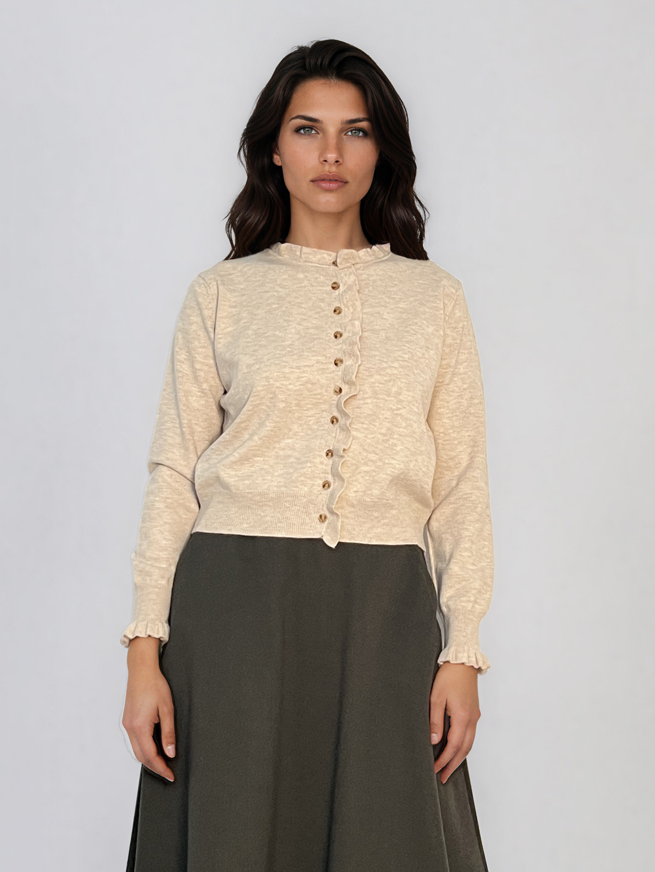 Jachetă scurtă din tricot cu nasturi şi volănaşe crem PN116