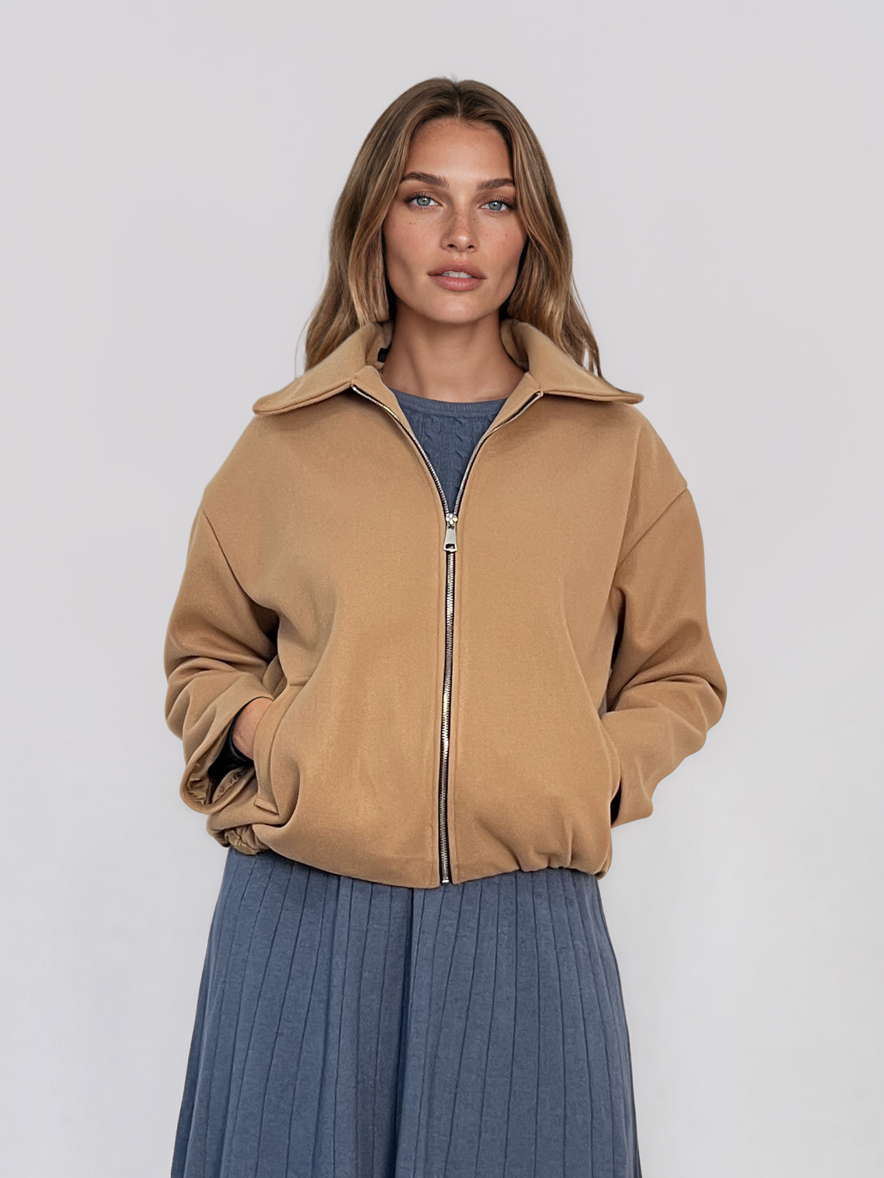 Jachetă scurtă tip bomber cu guler şi fermoar beige HL255