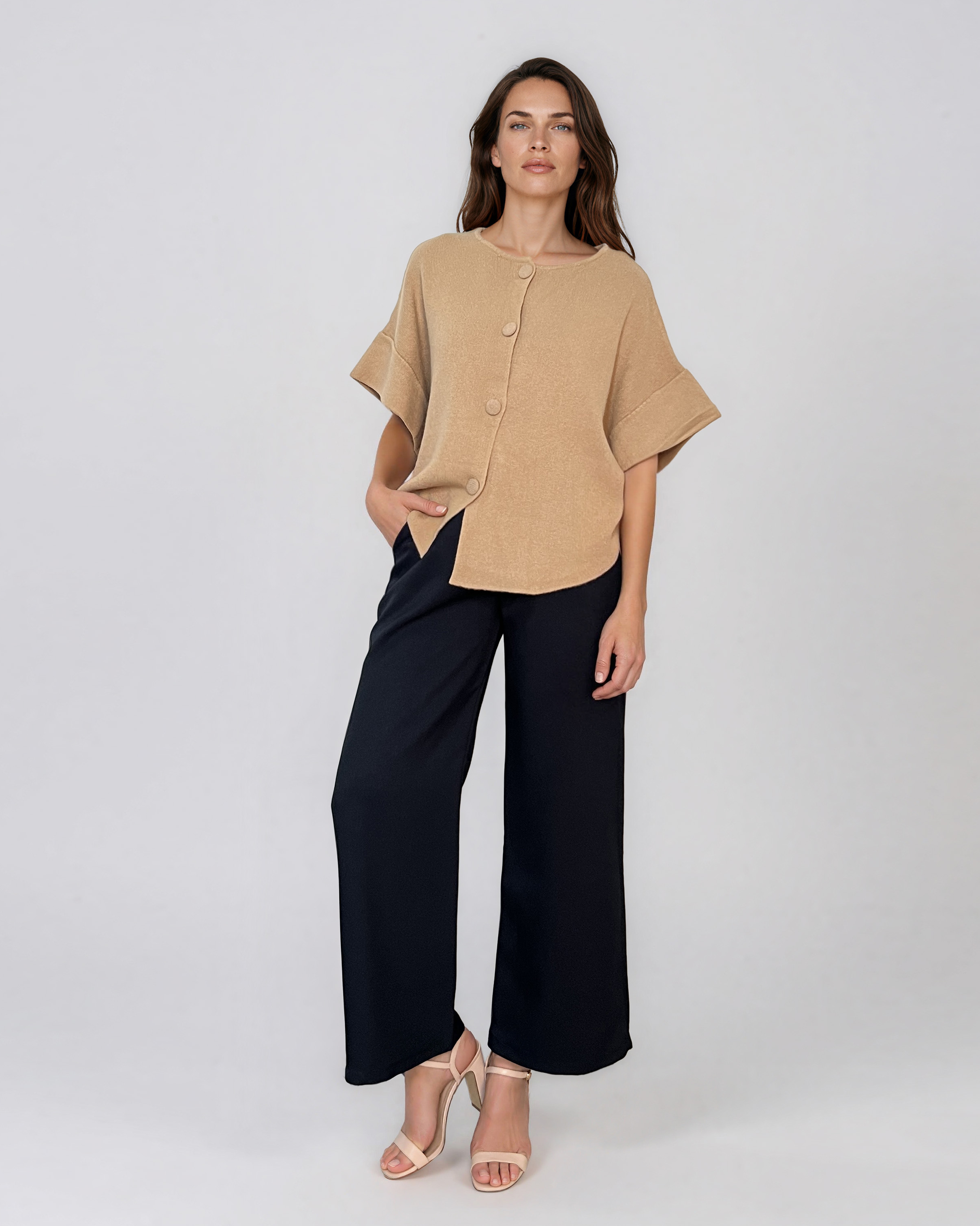 Jachetă tricotată cu nasturi şi mânecă scurtă largă beige PN106