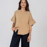 Jachetă tricotată cu nasturi şi mânecă scurtă largă beige PN106
