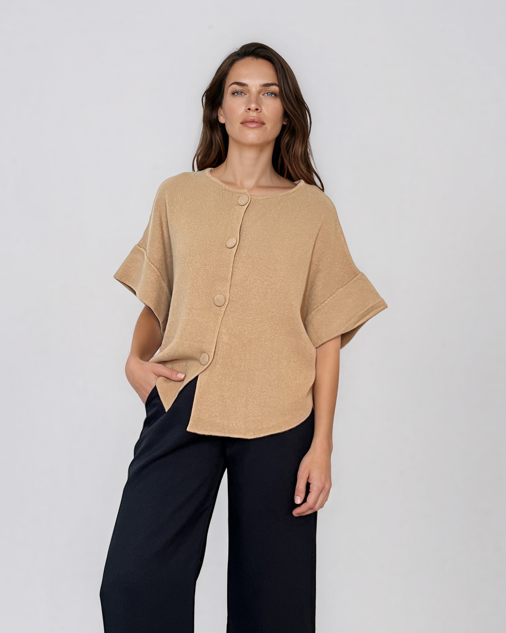 Jachetă tricotată cu nasturi şi mânecă scurtă largă beige PN106