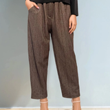 Pantaloni conici cu buzunare și pense maro 