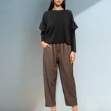 Pantaloni conici cu buzunare și pense maro 