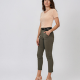 Pantaloni conici eleganți cu manșetă și curea kaki HL237