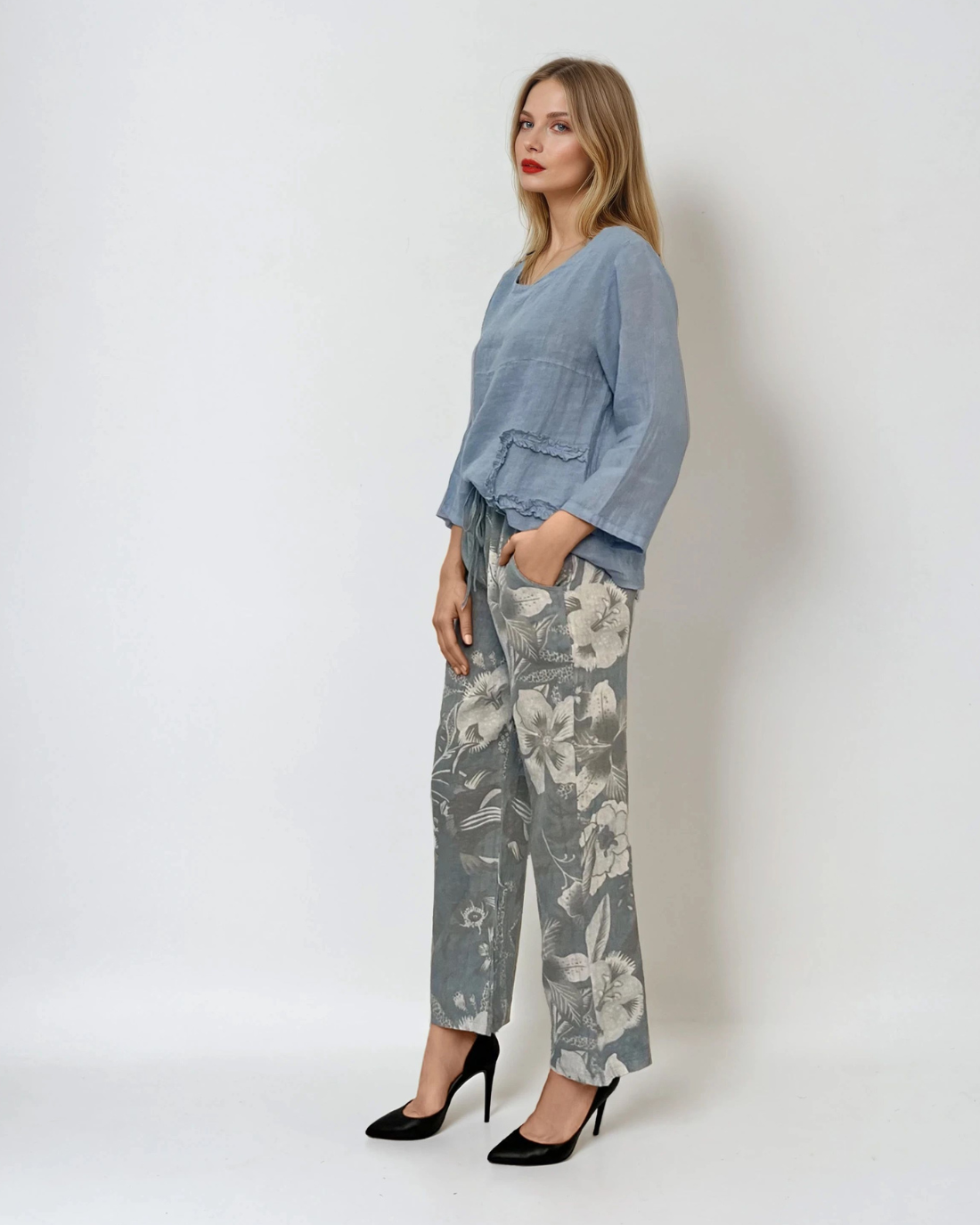 Pantaloni cu print floral și șiret bleu 