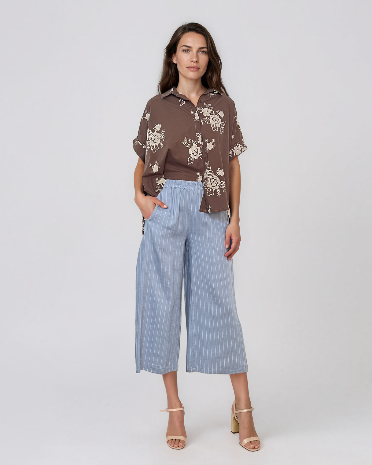 Pantaloni culotte din vâscoză și in cu dungi, lungime trei sferturi bleu HL180
