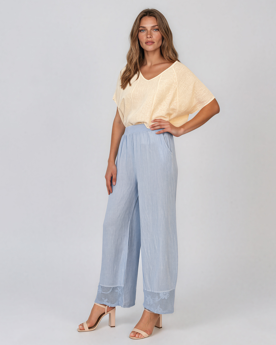 Pantaloni din in largi cu broderie jos bleu PN009