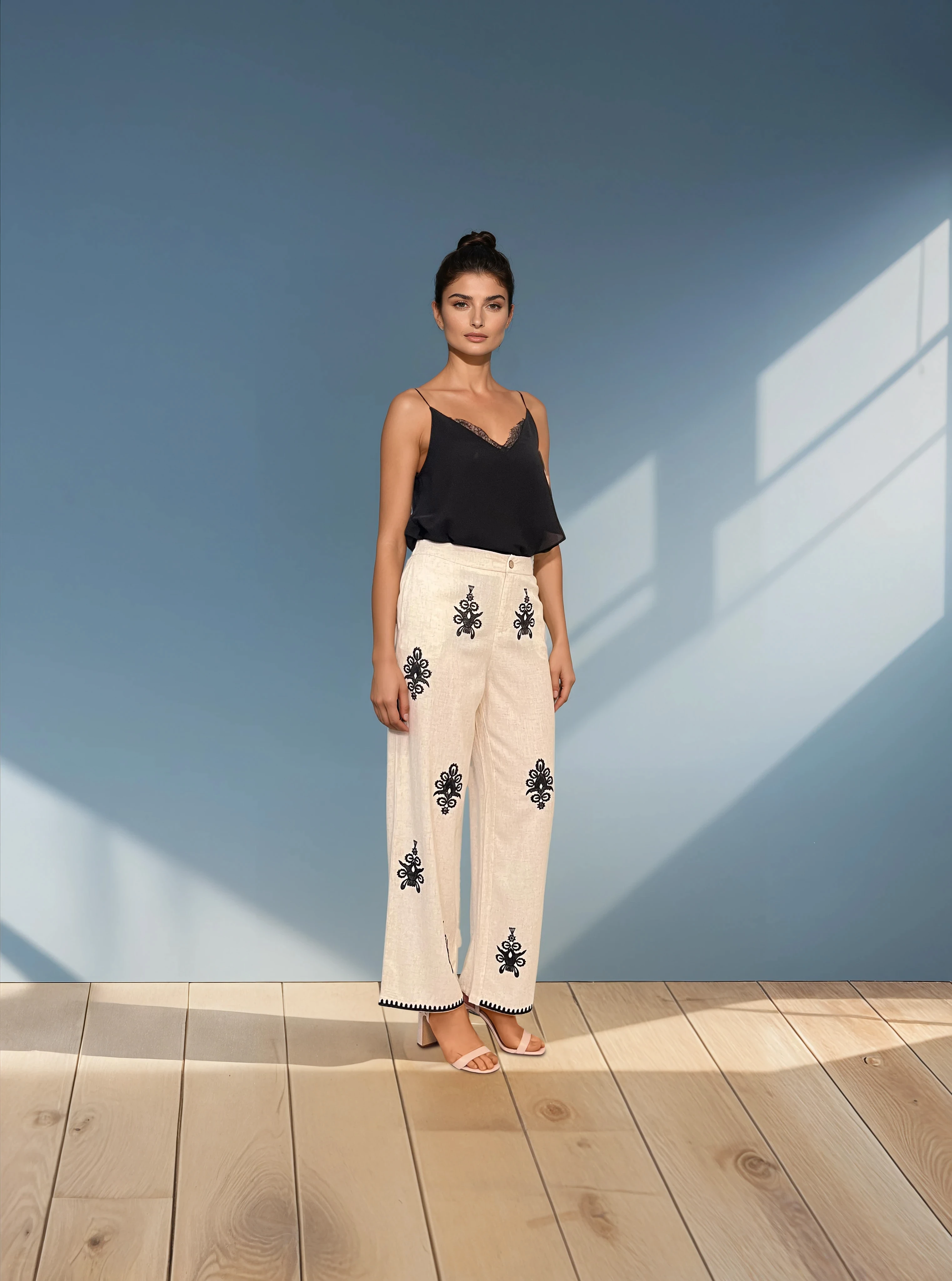 Pantaloni din vâscoză și in negru PR831