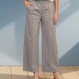 Pantaloni drepți cu dungă pe picior și buzunare gri HL038