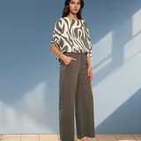 Pantaloni drepți cu dungă pe picior și buzunare kaki HL038