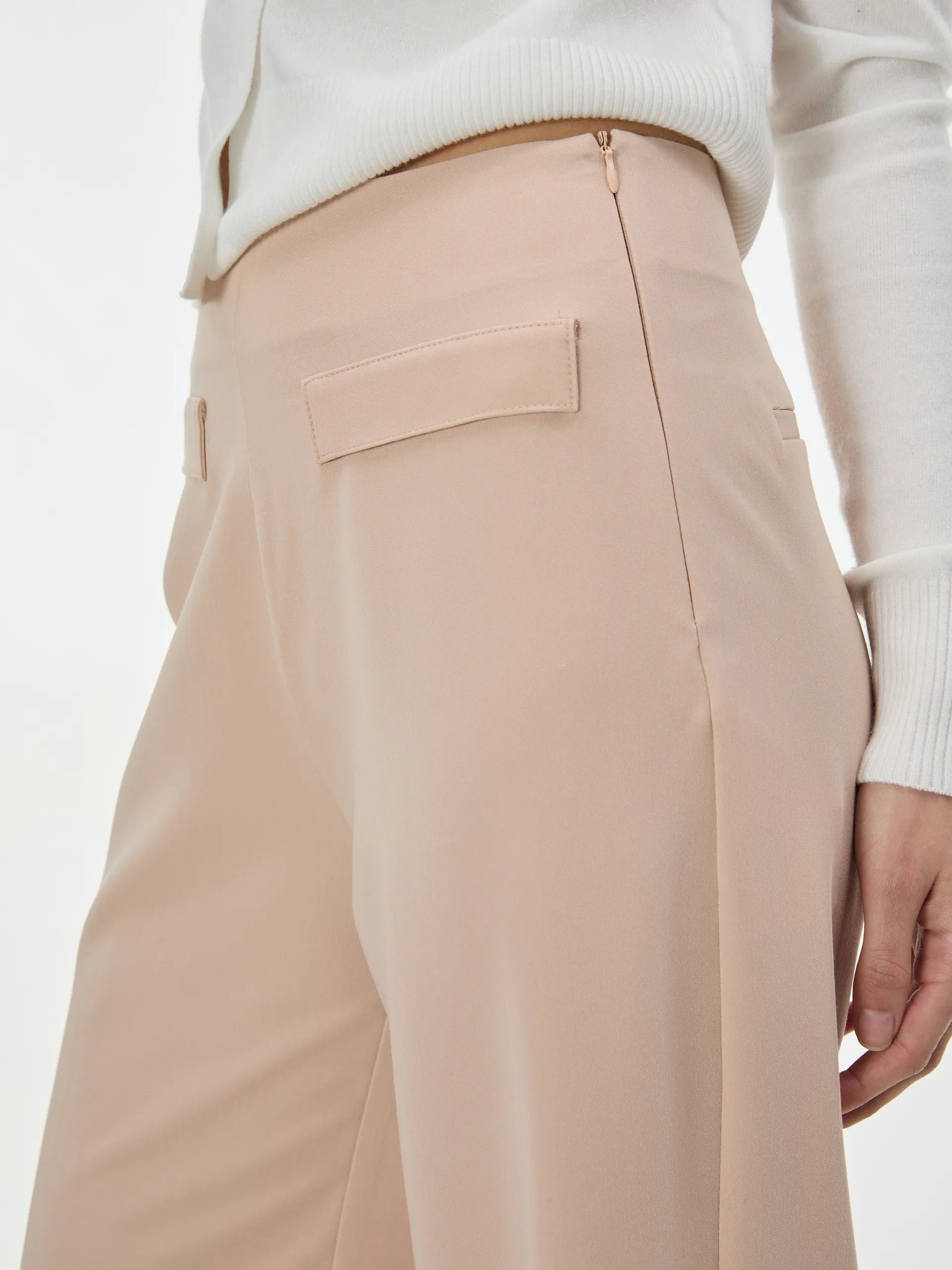Pantaloni evazați cu clapetă buzunare ORSAY crem ORS013