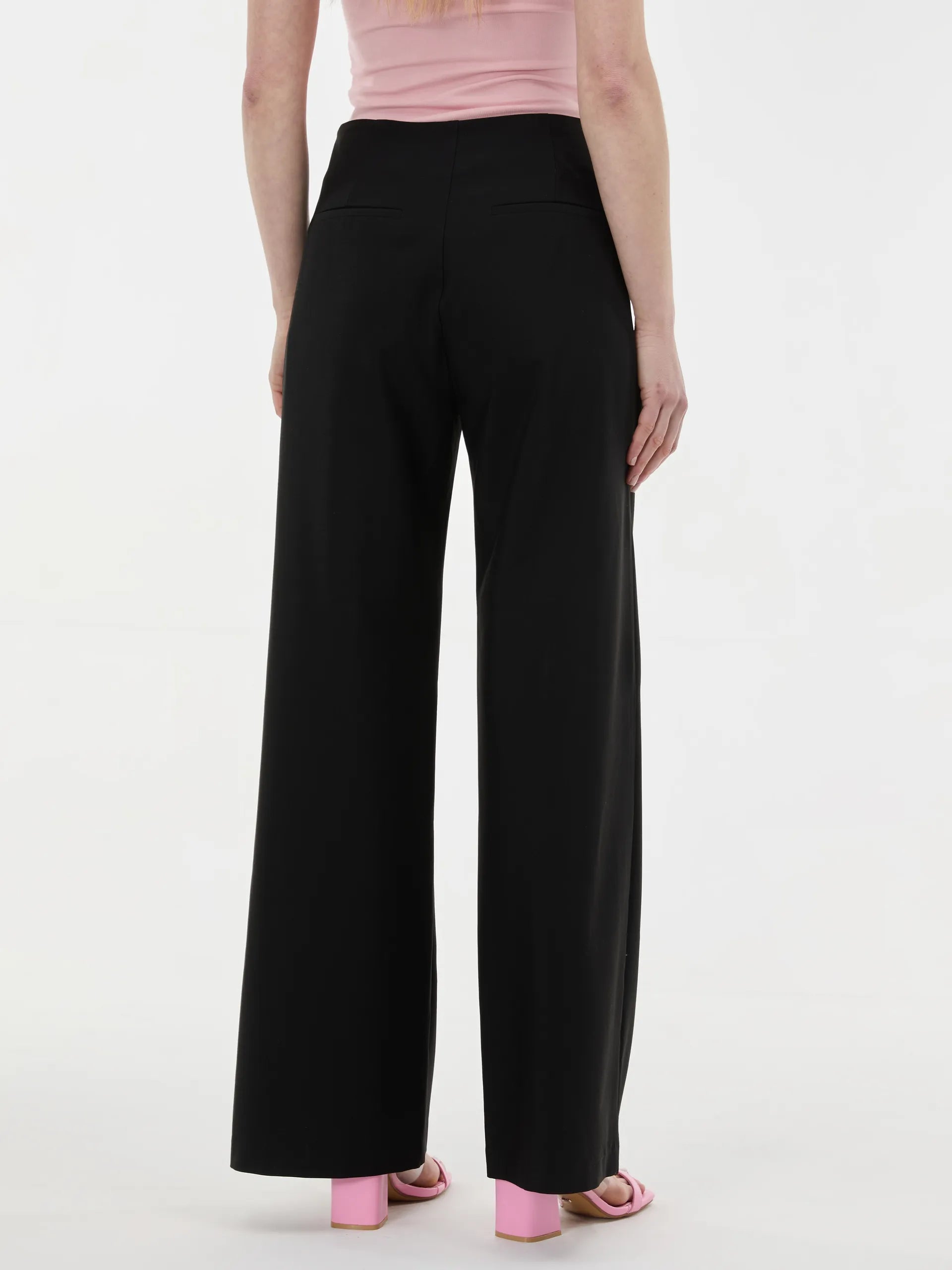 Pantaloni evazați cu clapetă buzunare ORSAY negru ORS013