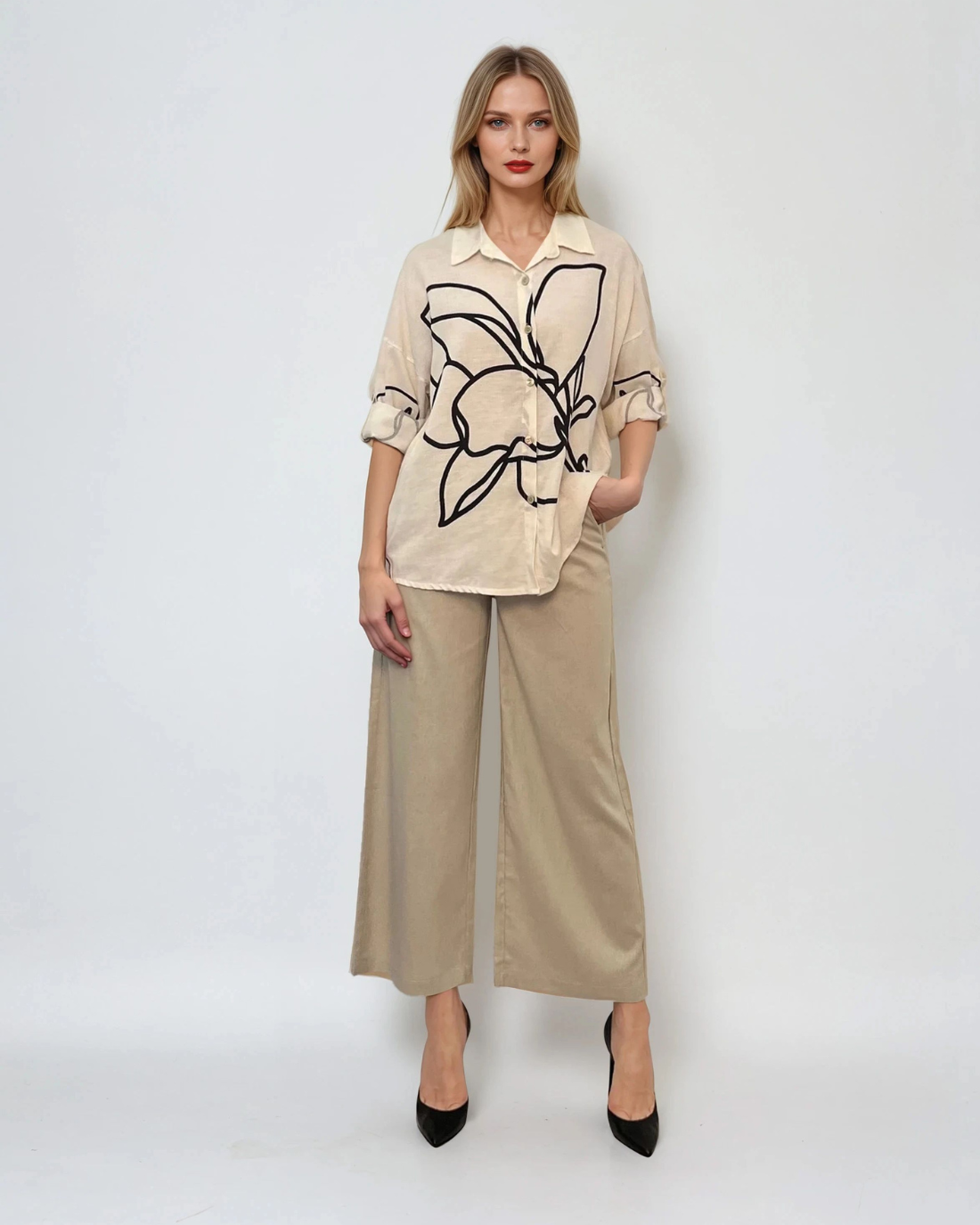 Pantaloni evazați cu fermoar și buzunare beige 
