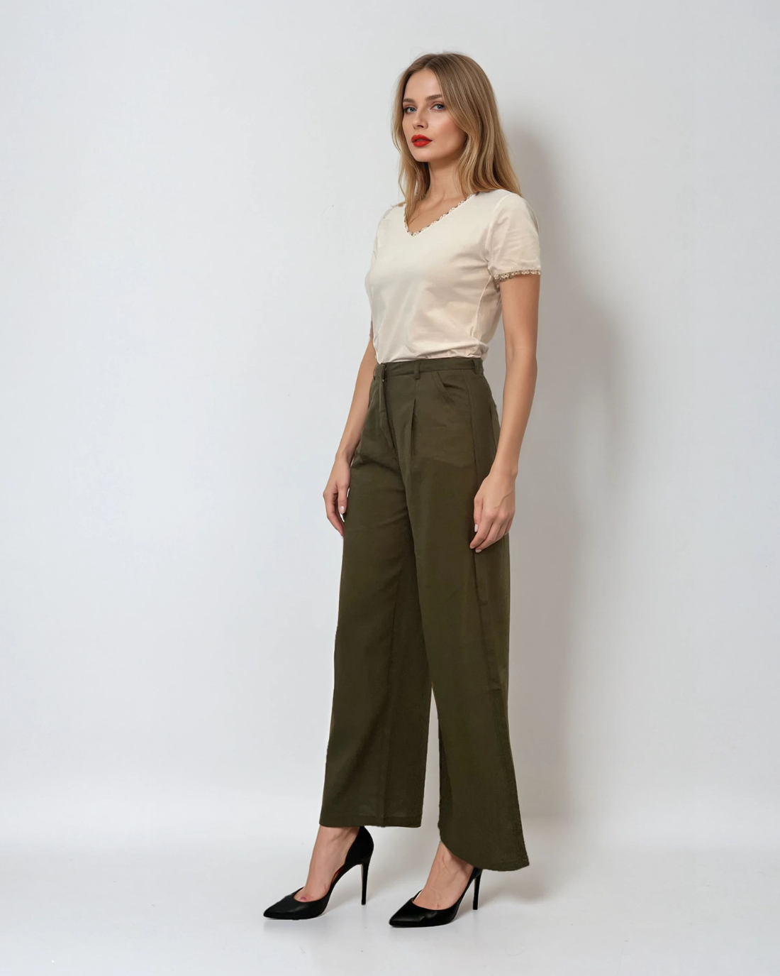 Pantaloni evazați cu fermoar și buzunare kaki 
