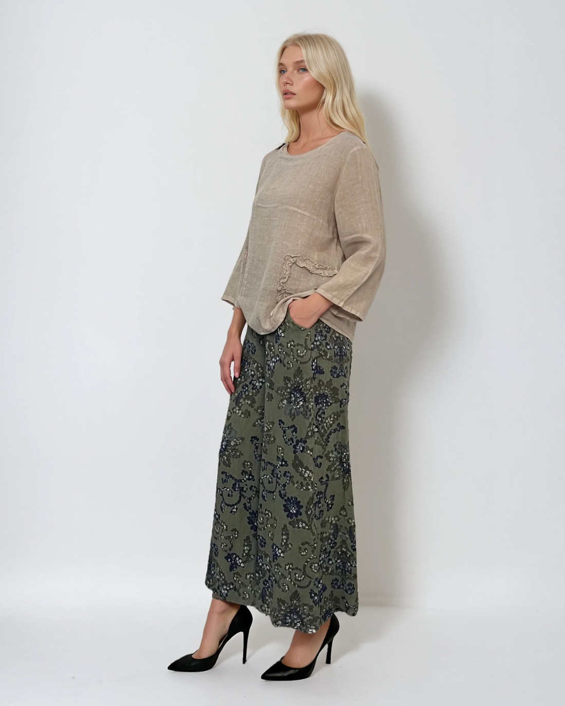 Pantaloni largi cu imprimeu floral kaki 
