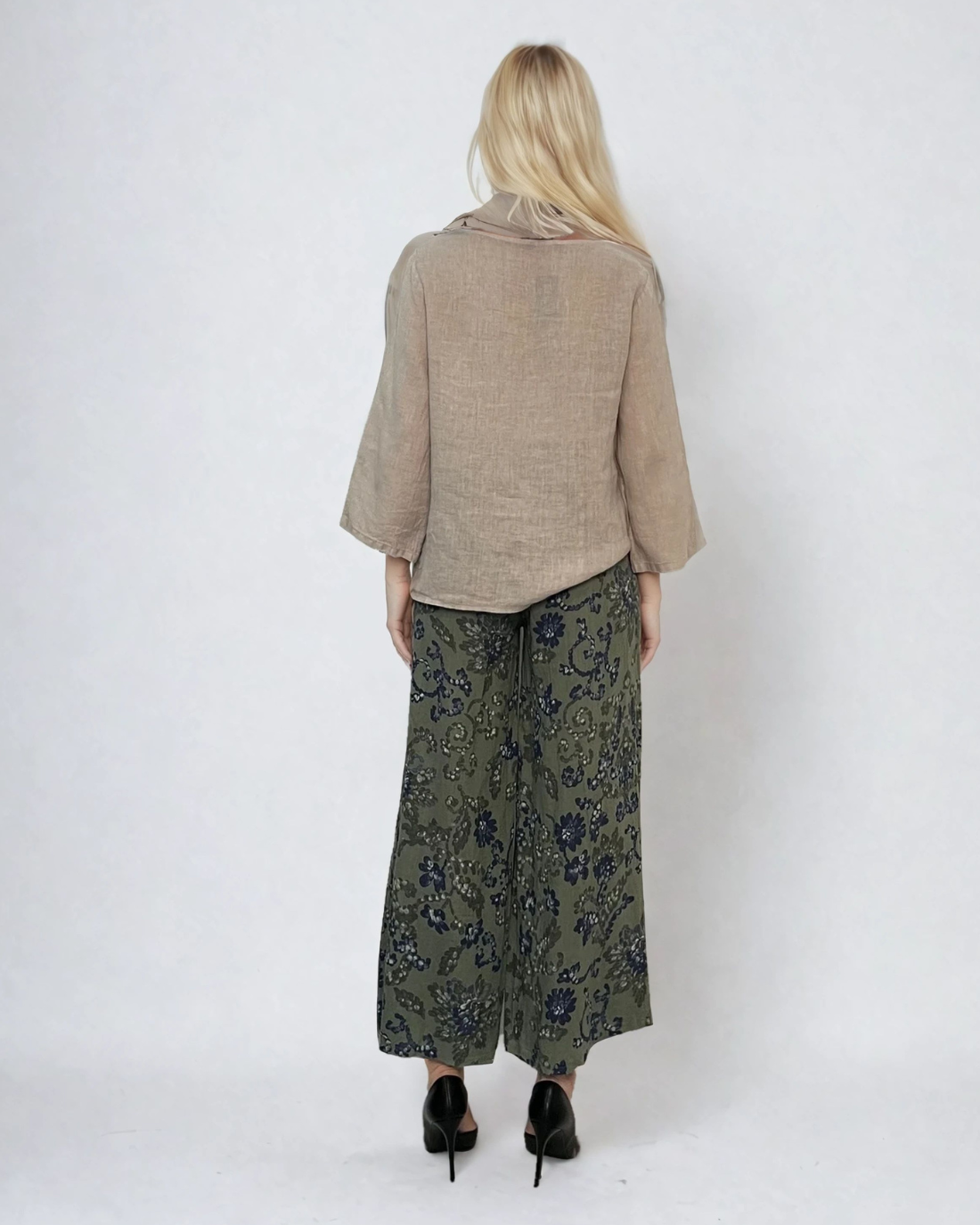 Pantaloni largi cu imprimeu floral kaki 