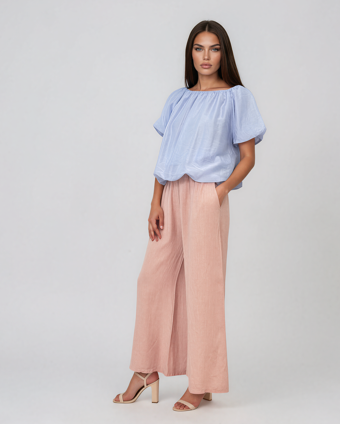 Pantaloni largi din material fin cu talie elastică roz PN060
