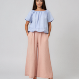Pantaloni largi din material fin cu talie elastică roz PN060