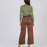Pantaloni largi în carouri cu curea și buzunare caramiziu HL222