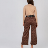 Pantaloni largi în carouri cu curea și buzunare maro HL222