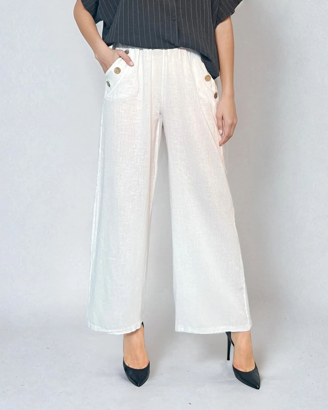 Pantaloni lungi din in cu nasturi decorativi pe buzunare alb 