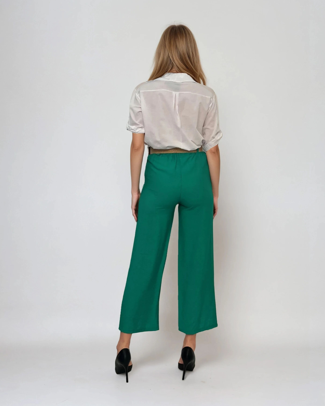 Pantaloni vaporoși cu buzunare și curea verde 