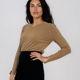 Pulover cu decolteu în V şi nasturi la manşete beige DY738
