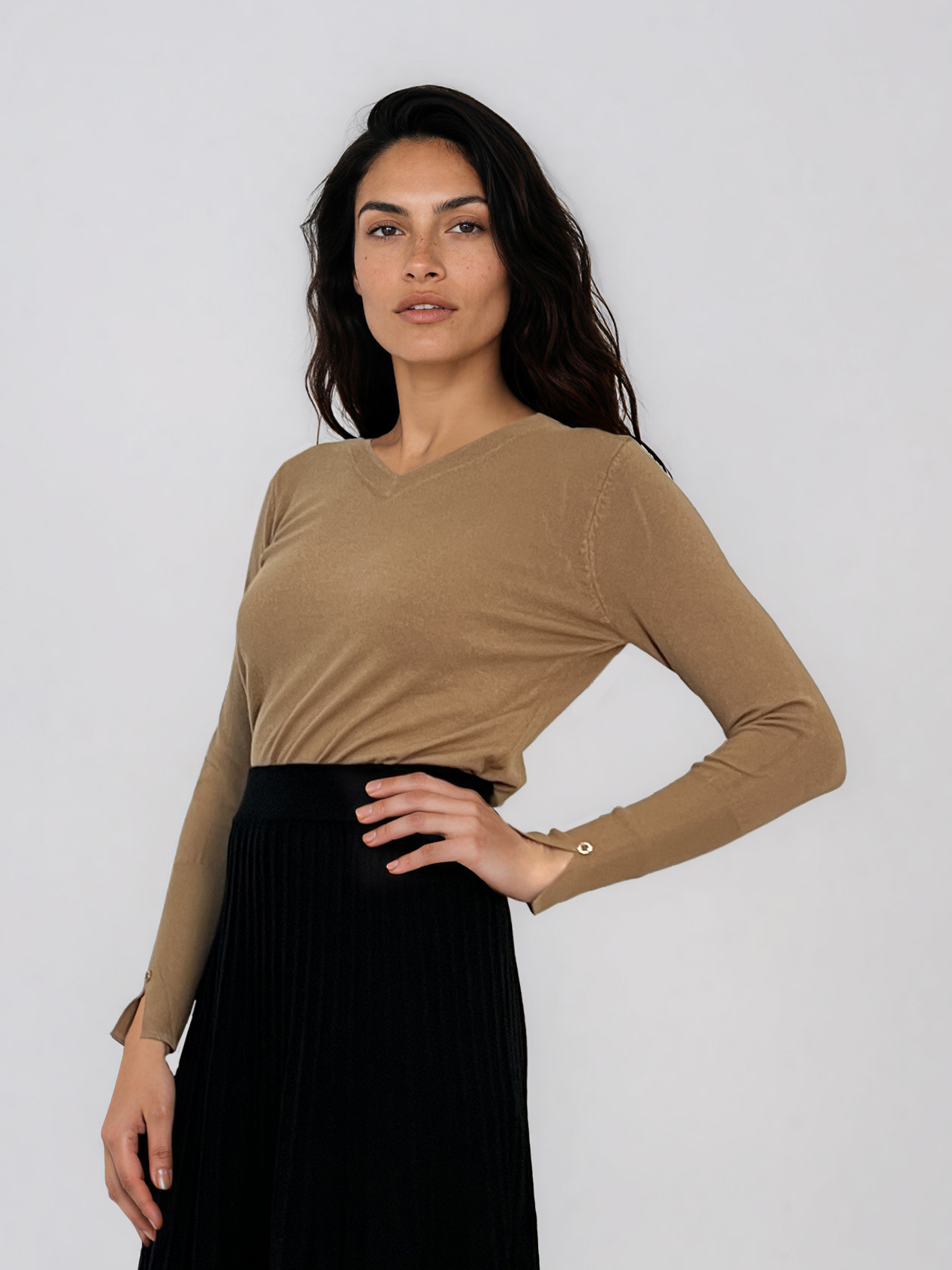 Pulover cu decolteu în V şi nasturi la manşete beige DY738