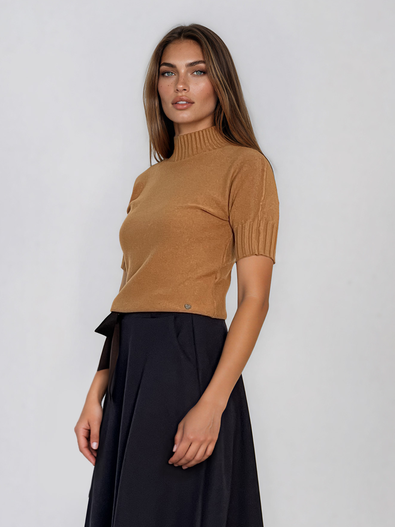 Pulover cu guler înalt şi mânecă scurtă beige HL242