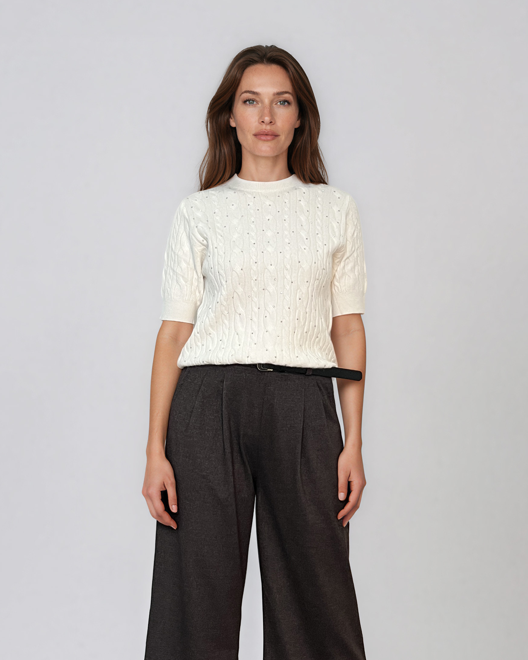 Pulover cu mânecă scurtă din tricot cu perle aplicate alb PN094
