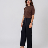 Pulover cu mânecă scurtă din tricot cu perle aplicate maro PN094
