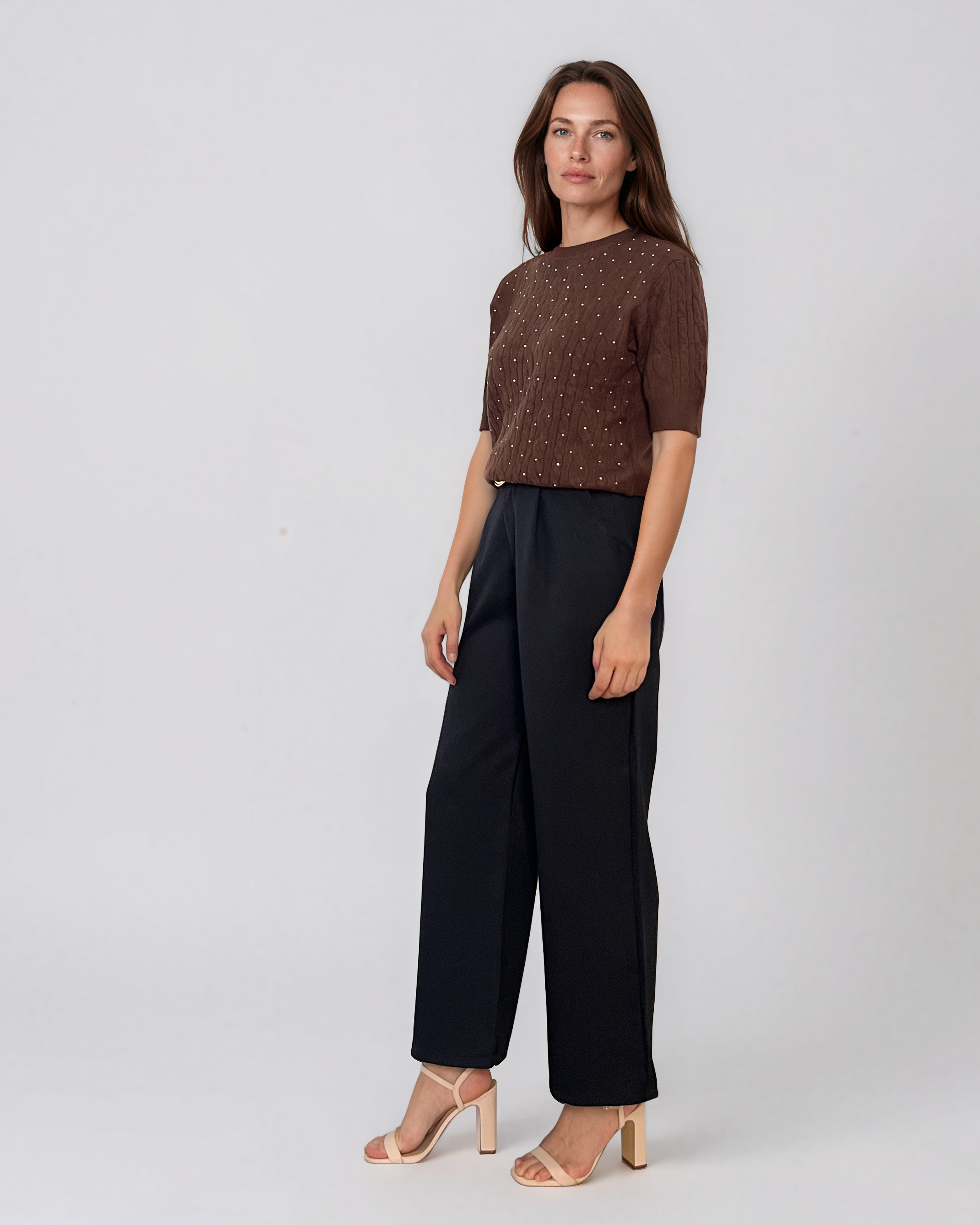 Pulover cu mânecă scurtă din tricot cu perle aplicate maro PN094
