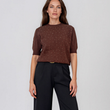 Pulover cu mânecă scurtă din tricot cu perle aplicate maro PN094